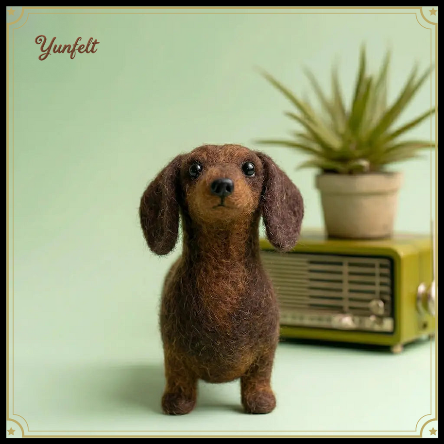 Miniature Dachshund – Long‑Bodied Wool Felt Desk Companion