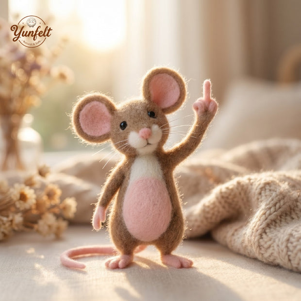 Sassy Rebel Mouse – Wool Felt Little Attitude Desk Figurine