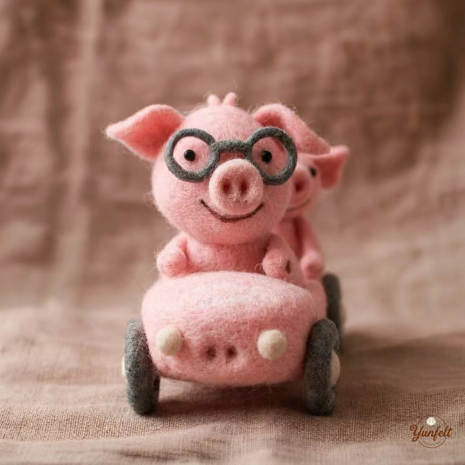 Handmade Wool Felt Driving Pig Duo Figurine – Whimsical Desk Decor Gift
