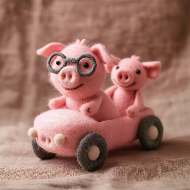 Handmade Wool Felt Driving Pig Duo Figurine – Whimsical Desk Decor Gift
