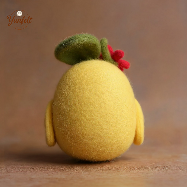 Sassy Chick with Daisy & Leaf Hat – Grumpy Wool Felt Desk Pet