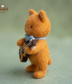 Acoustic Guitar Cat – Wool Felt Musical Desk Companion