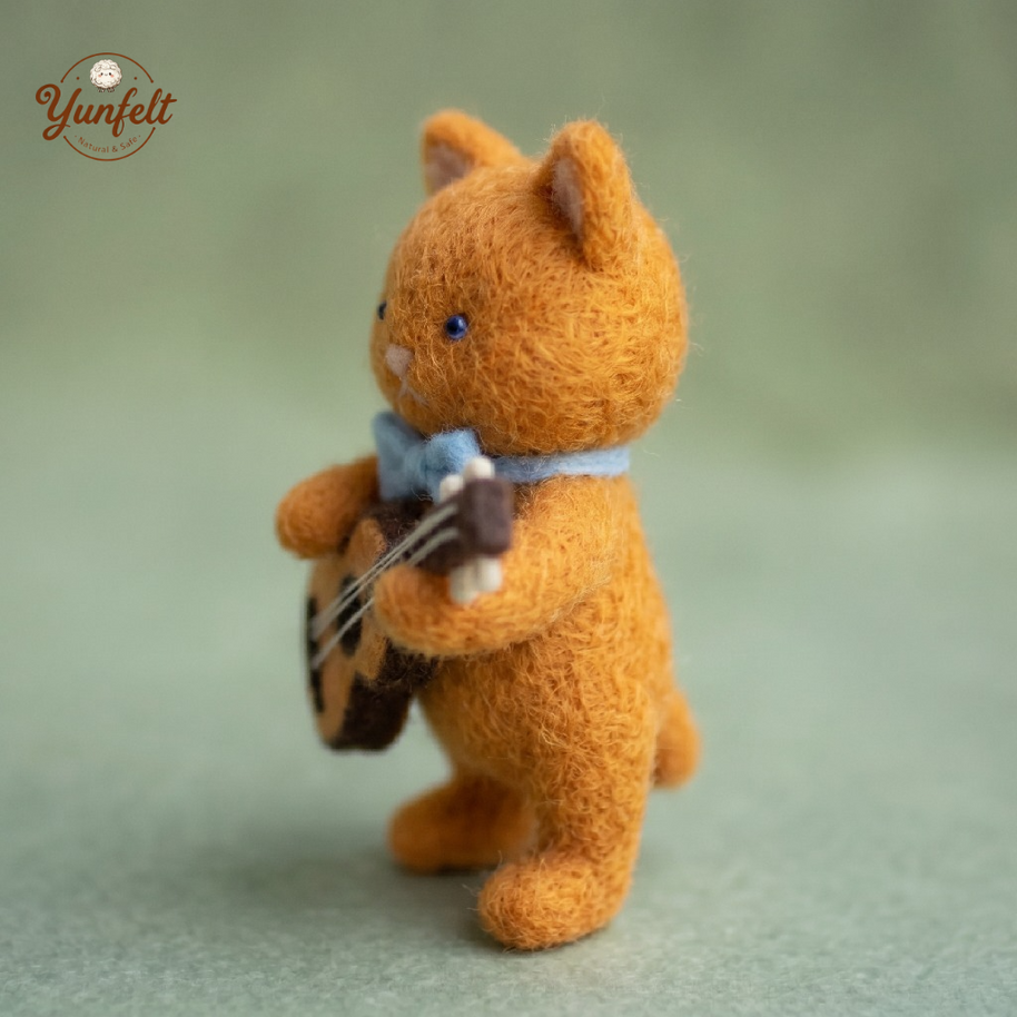Acoustic Guitar Cat – Wool Felt Musical Desk Companion