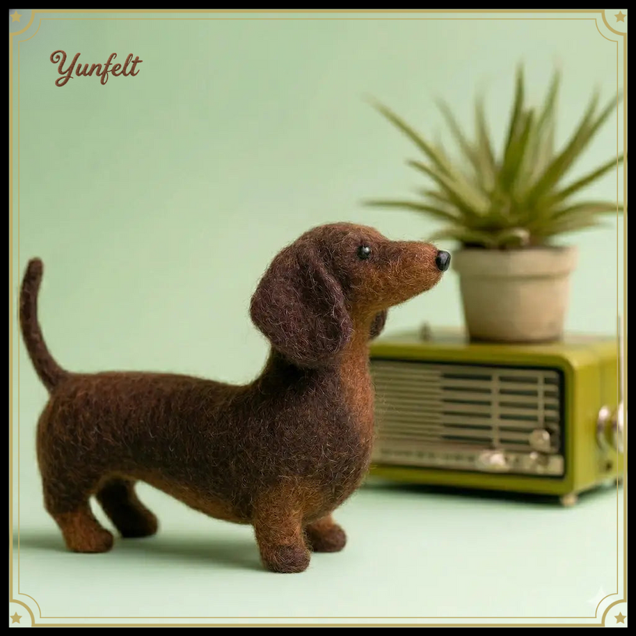 Miniature Dachshund – Long‑Bodied Wool Felt Desk Companion