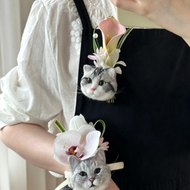 Custom Pet Portrait Floral Keepsake – Handmade Wool Felt Brooch or Wrist Corsage