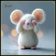 Peek‑a‑Boo Mouse – Shy Wool Felt Desk Friend Figurine