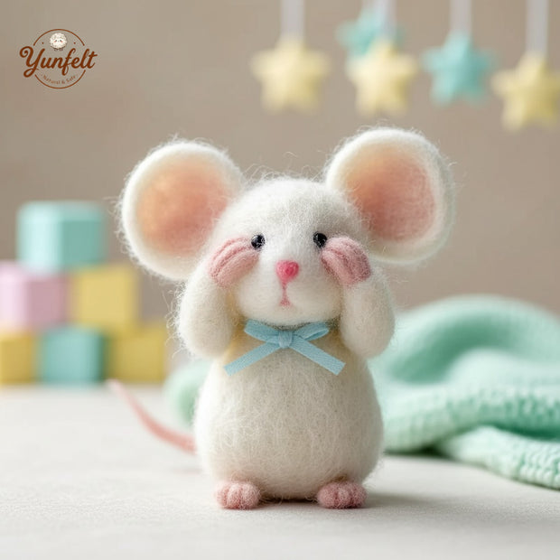 Peek‑a‑Boo Mouse – Shy Wool Felt Desk Friend Figurine