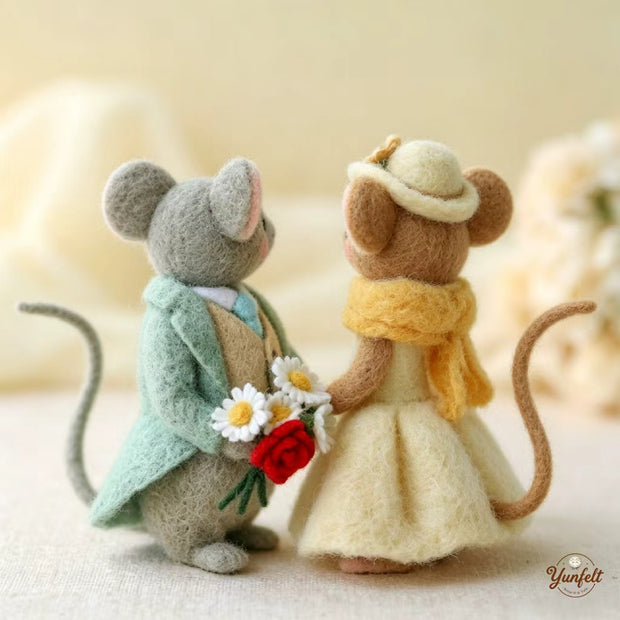 Handmade Wool Felt Wedding Mice Figurine – Romantic Desk Decor Gift