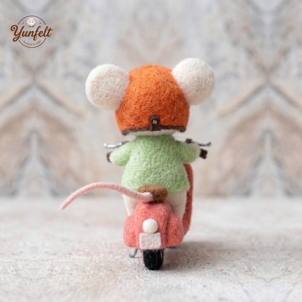 Wind Chaser Mouse on Vintage Scooter – Wool Felt Travel Companion