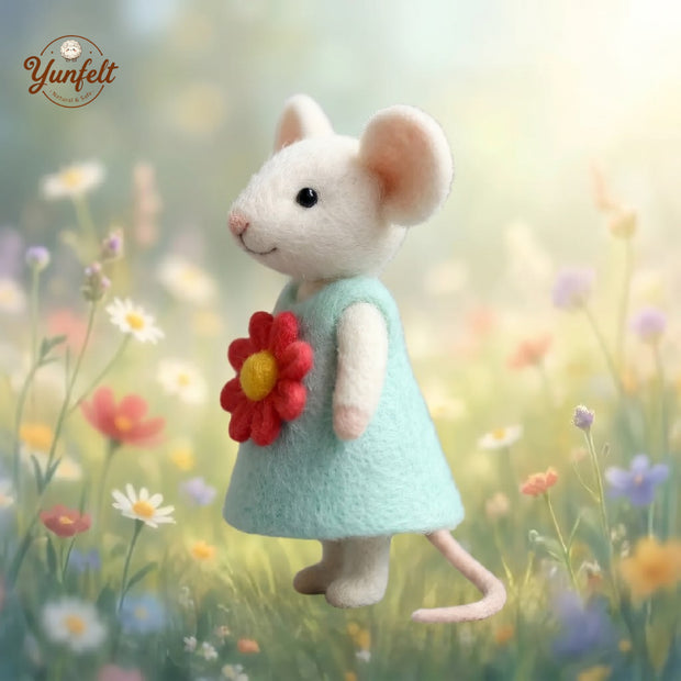 Daisy Dress Mouse – Wool Felt Cottagecore Desk Figurine