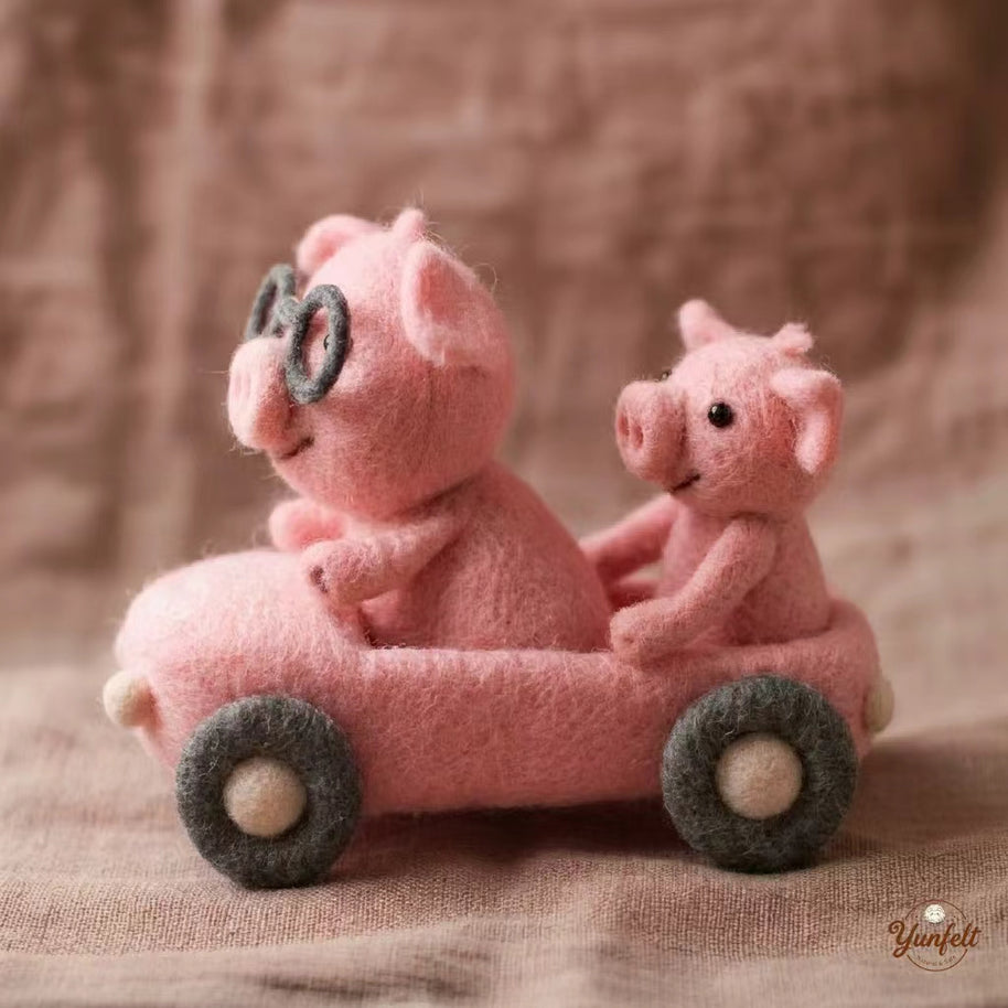 Handmade Wool Felt Driving Pig Duo Figurine – Whimsical Desk Decor Gift