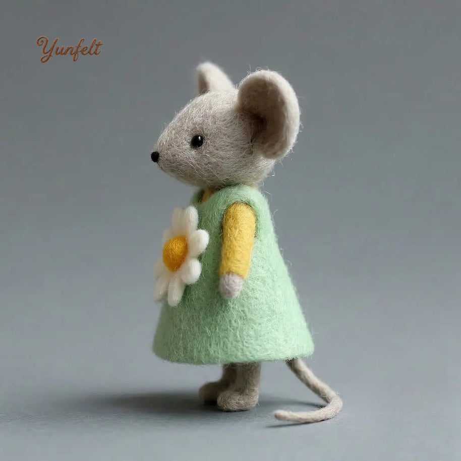 Daisy Dress Mouse – Wool Felt Cottagecore Desk Figurine