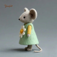 Daisy Dress Mouse – Wool Felt Cottagecore Desk Figurine