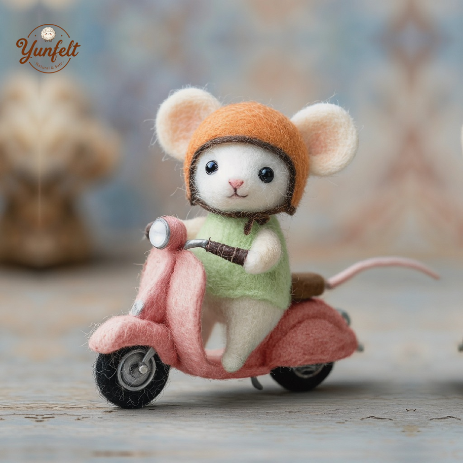 Wind Chaser Mouse on Vintage Scooter – Wool Felt Travel Companion